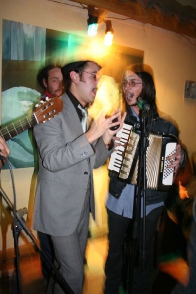 Bar lleno de humo… El Wonder Bar