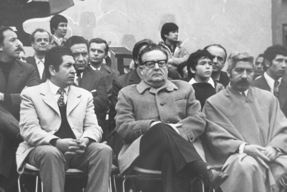 Desentierran las fotografías del Chile de Allende.