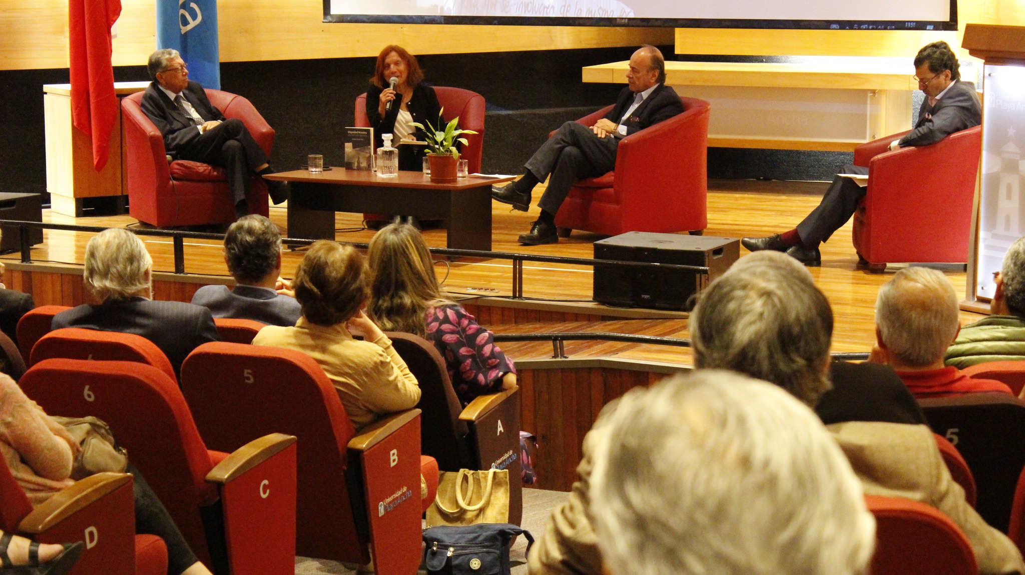 «DIGNIDAD NUESTRA»: LIBRO SOBRE EL ESTALLIDO SOCIAL FUE PRESENTADO EN LA UPLA